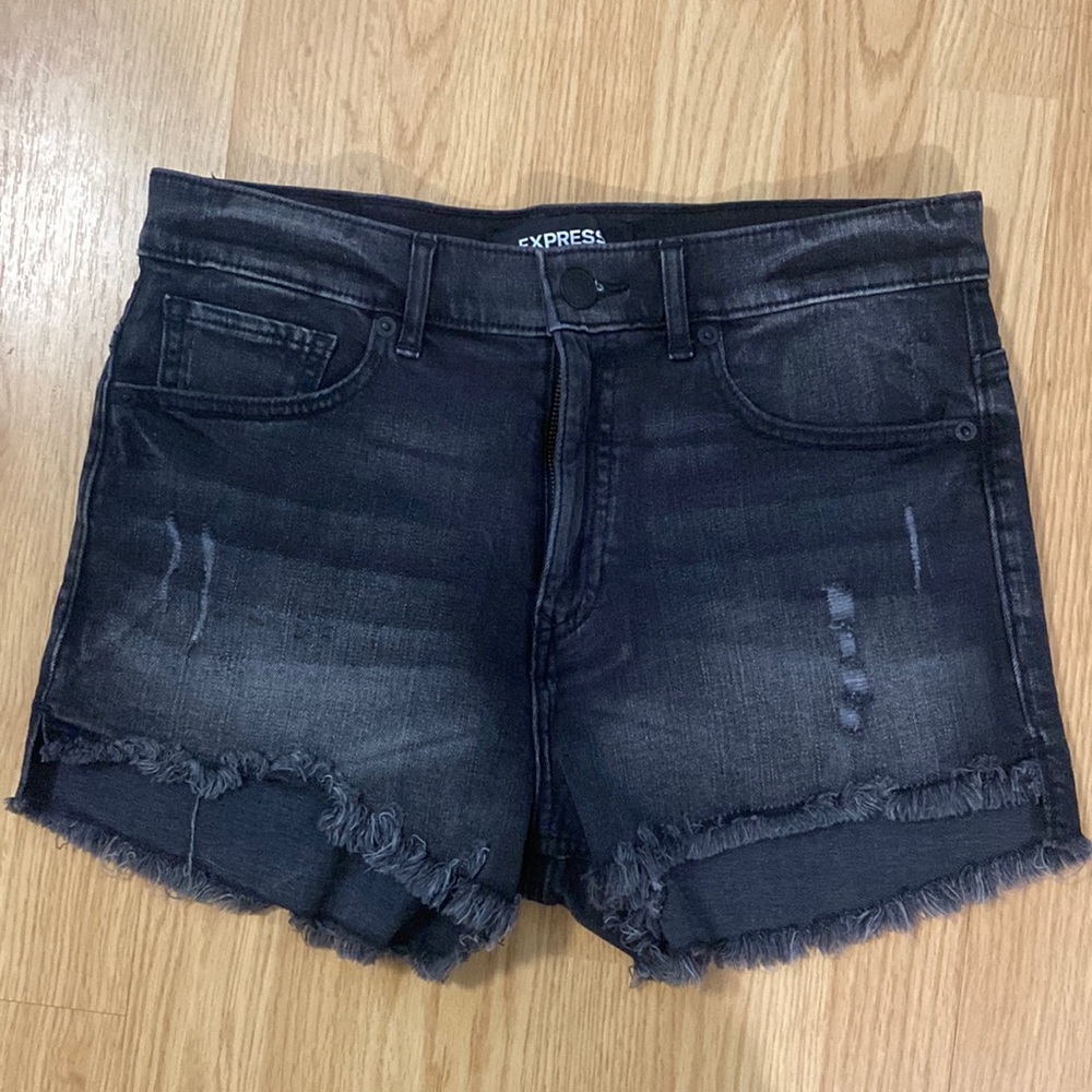 Express High Rise Shortie. Size 6